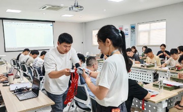 盛夏启航，，，共赴未来丨不用等智能2025年校招新员工培训正式开启